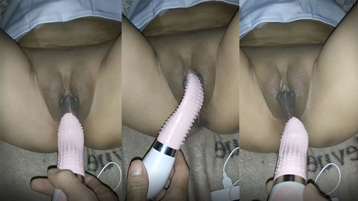 
刺刺的阳具震动女友的逼