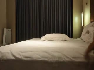 
胖子传媒工作室再约珠宝女开始很抗拒强行扒掉裤子摸穴舒服了正入爆操呻吟.