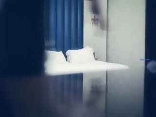 
赵总寻花极品妖艳妹子刚穿上情趣内衣前戏进行时被妹子发现在录像了翻车只能把画面关掉