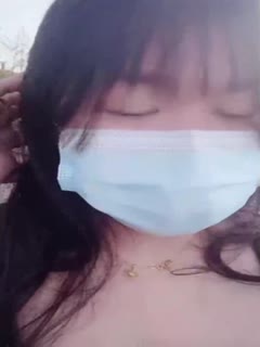 
东北乡村猎艳地里干活的大叔们有福了骚逼勾搭菜地里无套开干赚到了