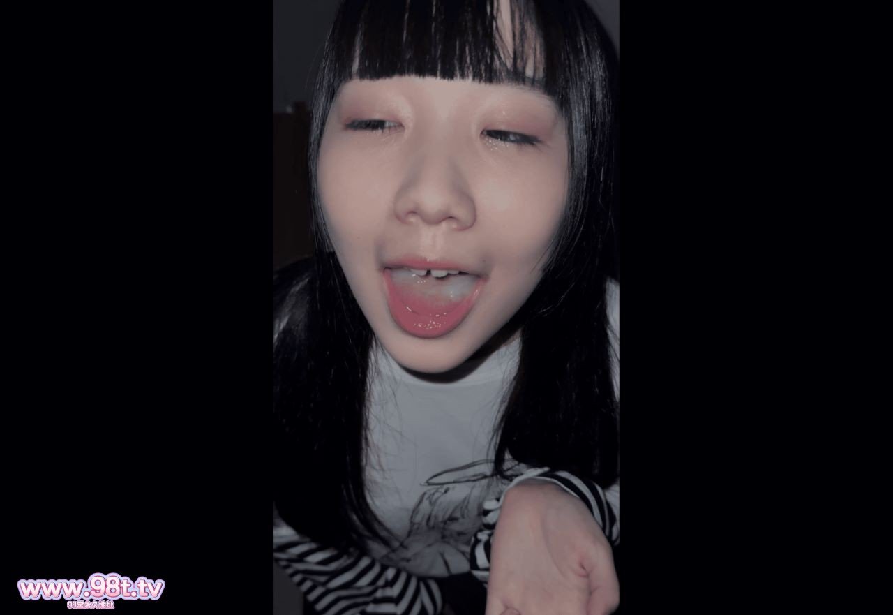 
FC2PPV-4567106-【即尺/完全着衣】黒髪姫カット18歳黄ばみ固形ザーメン口内発射