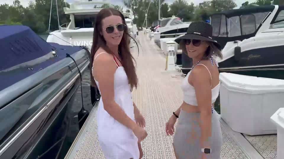 
Nadia Foxx &amp; Serenity Cox fuck 3 men on
